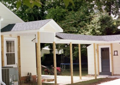 Custom garage with distinctive design features by MasterCraft Construction