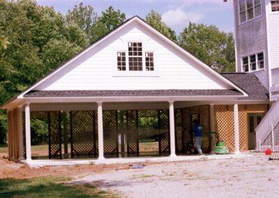 Custom garage with distinctive design features by MasterCraft Construction