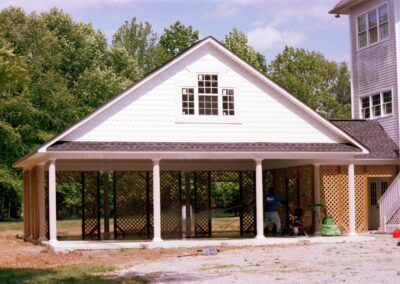 Custom garage with distinctive design features by MasterCraft Construction