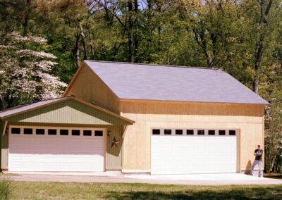 Custom garage with distinctive design features by MasterCraft Construction