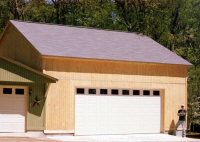 Custom garage with distinctive design features by MasterCraft Construction