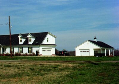Custom garage with distinctive design features by MasterCraft Construction