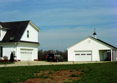 Custom garage with distinctive design features by MasterCraft Construction