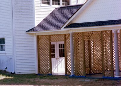 Custom garage with distinctive design features by MasterCraft Construction