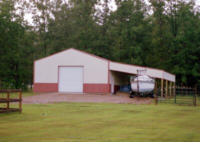 Custom garage with distinctive design features by MasterCraft Construction