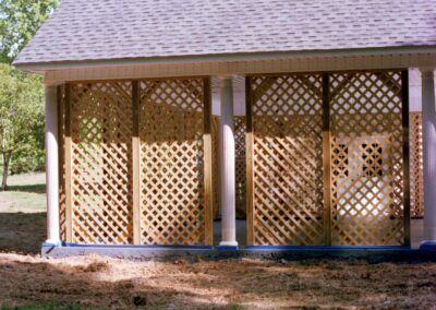 Custom garage with distinctive design features by MasterCraft Construction