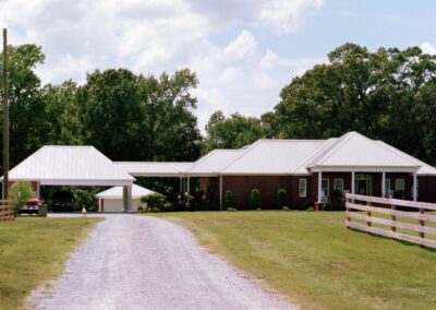 Custom garage with distinctive design features by MasterCraft Construction