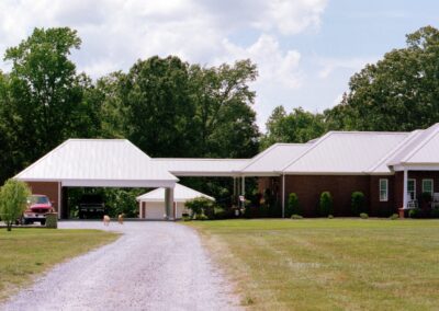 Custom garage with distinctive design features by MasterCraft Construction