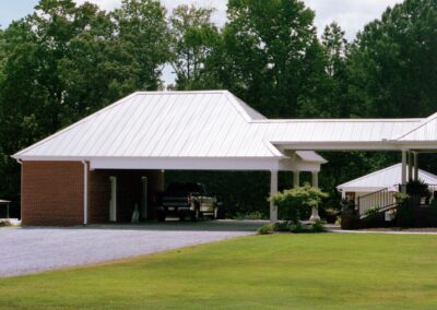 Custom garage with distinctive design features by MasterCraft Construction