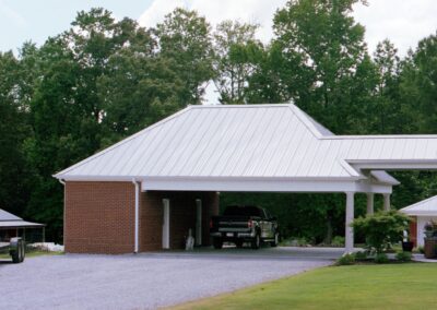 Custom garage with distinctive design features by MasterCraft Construction