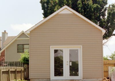 Custom garage with distinctive design features by MasterCraft Construction