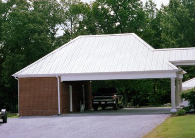 Custom garage with distinctive design features by MasterCraft Construction