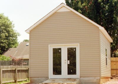 Custom garage with distinctive design features by MasterCraft Construction