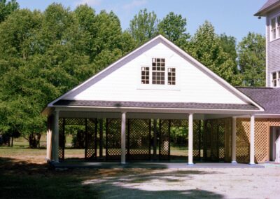 Custom garage with distinctive design features by MasterCraft Construction