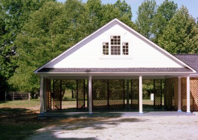 Custom garage with distinctive design features by MasterCraft Construction
